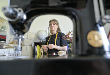 Silva Sargsyan creatrice de mode a la boutique ephemere de l?office du commerce