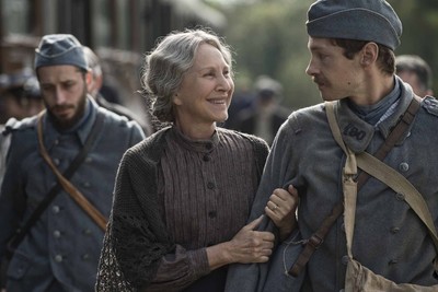 Pendant la première guerre mondiale, hortense, travailleuse infatigable, embauche francine, une jeune femme de nathalie baye et laura smet sont les gardiennes dans le nouveau film de xavier beauvois (des hommes et des dieux), le 6 décembre au cinéma. Ciné plein air : Les gardiennes