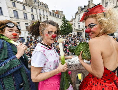 Parade du Tres grand conseil mondial des clowns organise par la CIE les Matapestes