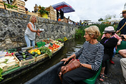 Patrimoine immatériel (fêtes traditionnelles) Marché sur l'eau -