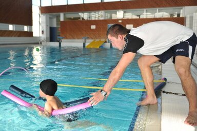 Cours de natation au centre aquatique des Fraignes a Chauray