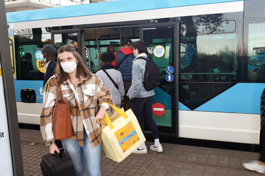 Arrêt de bus aux Jardins de la Brèche