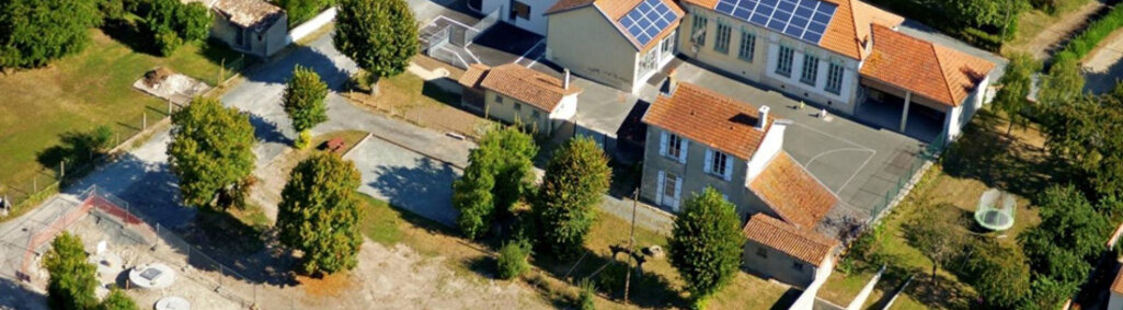 Panneaux photovoltaïques à l'école d'Amuré © JJ Guillet