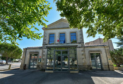 Halle, mairie, actuellement mairie IA79009661