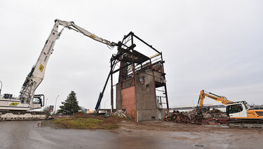 Démantèlement de l'unité d'incinération d'ordures ménagères de Niort Souché - Avancement des opérations au 7 décembre 2017 ©Bruno Derbord