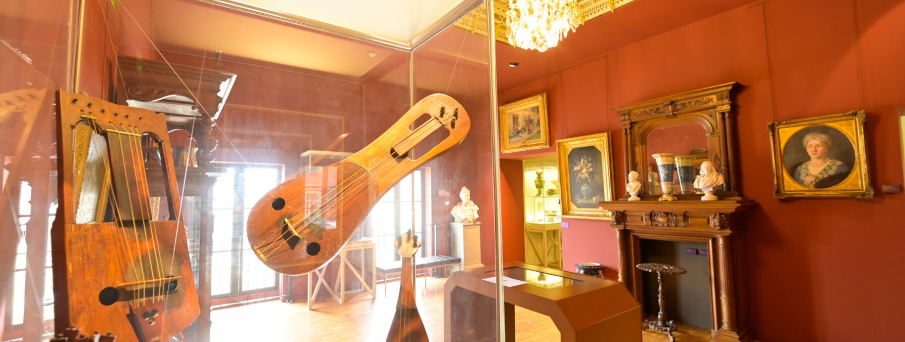 Salle Auguste-Tolbecque du musee Bernard d'Agesci