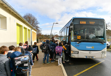 Bus scolaire à Echiré