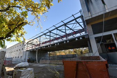 Le bâtiment pont en construction, décembre 2019