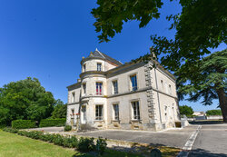 Patrimoine domestique Château de La Barre - mairie 46.313611