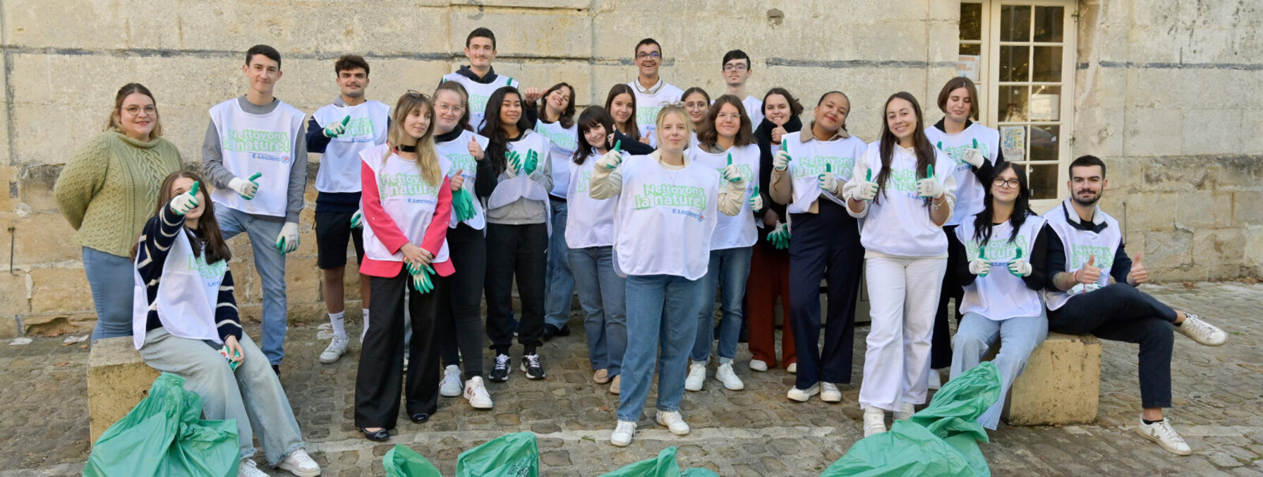 Operation World clean Up Day par les eleves UCO