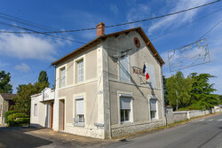 Patrimoine civil Mairie-école 46.234383