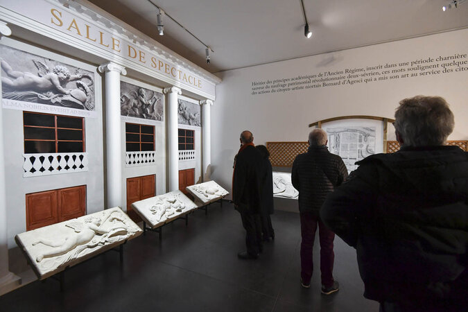 Inauguration de l'exposition Bernard d'Agesci - Reconstitution de la façade du théâtre ©Darri