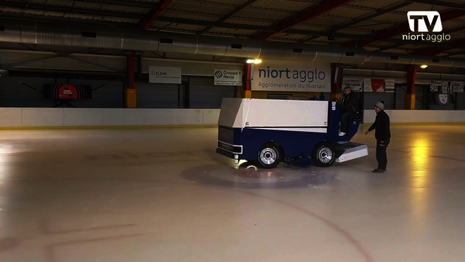Nouvelle surfaceuse à la patinoire de Niort