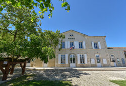Patrimoine civil Mairie-école 46.264467