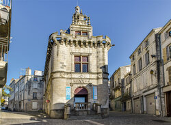 Patrimoine civil Ancien hôtel de ville dit Le Pilori 46.325202