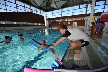 Cours de natation au centre aquatique des Fraignes a Chauray
