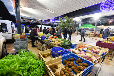 Soirée marché aux Halles d?Echiré marché tous les quinze jours